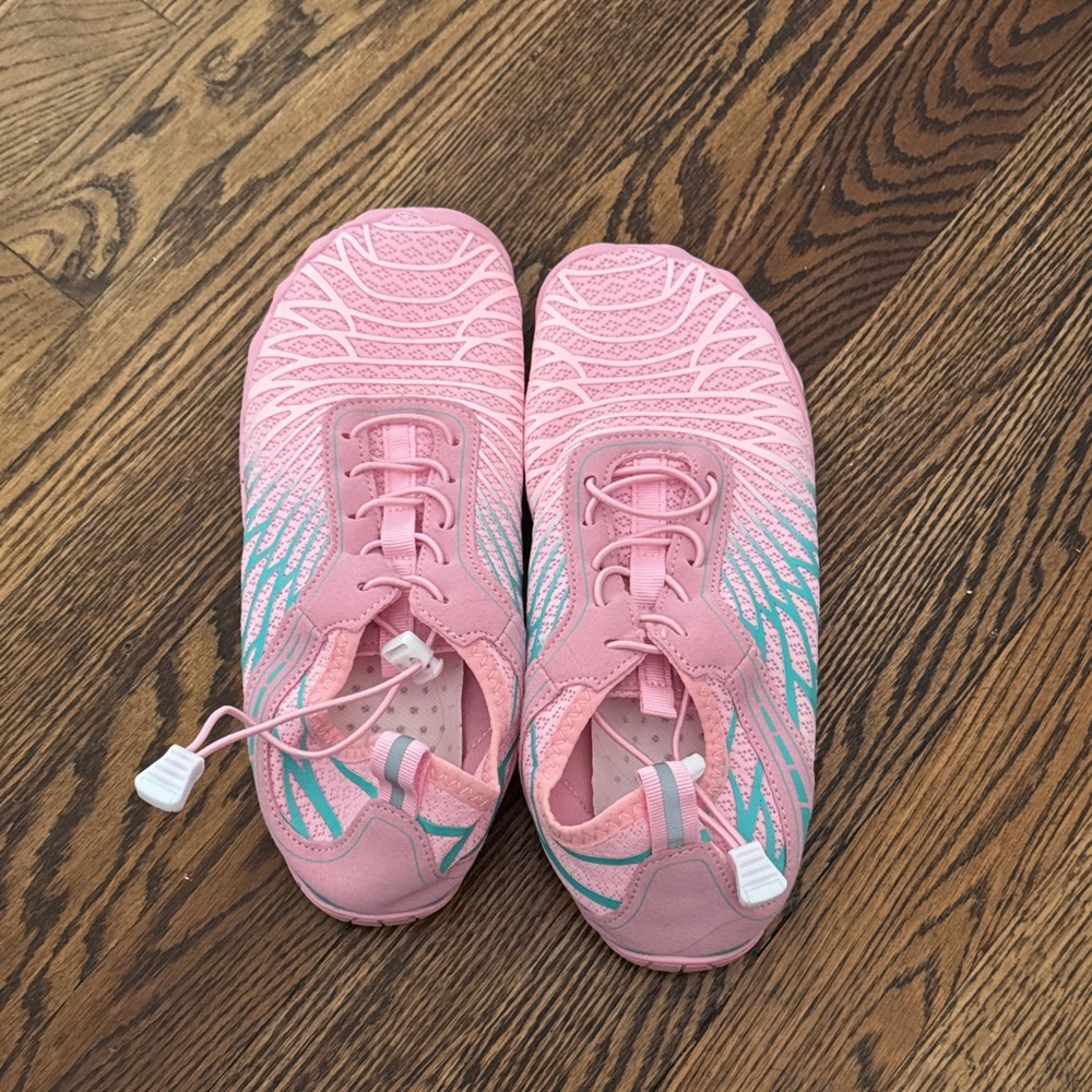 Womens Pink and Blue Water Shoes NWOT (40)